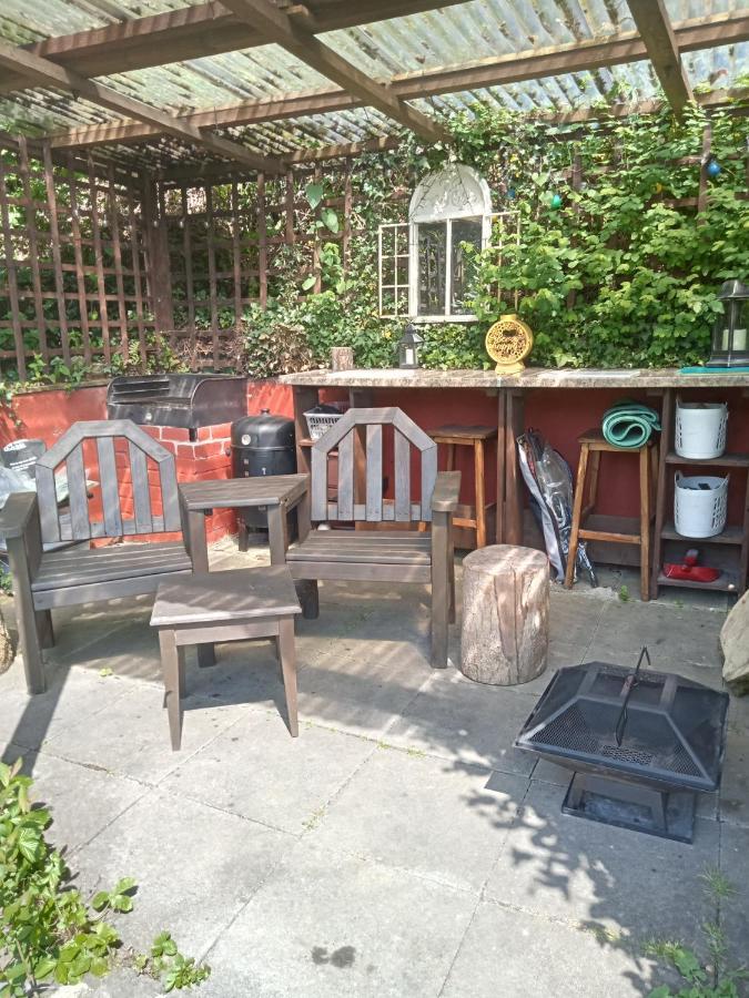 'Morris' The Shepherd'S Hut And Woodland Hot Tub Experience Carmarthen Eksteriør billede
